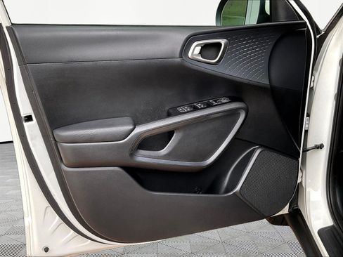 Used 2021 Kia Soul S FWD image 18