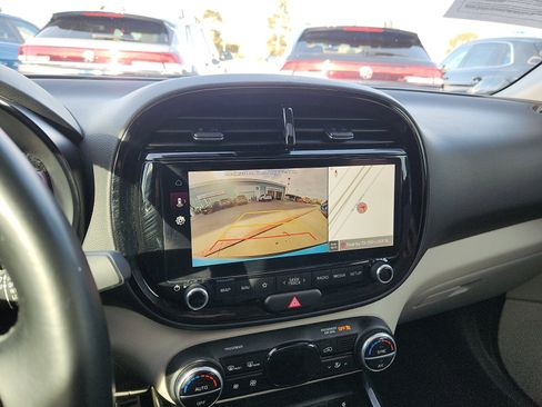 Used 2024 Kia Soul EX image 18