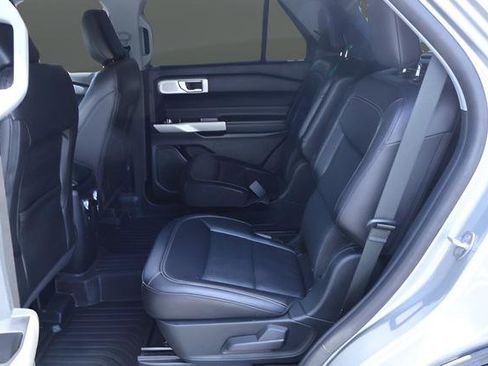Used 2023 Ford Explorer Limited w/ Limited Technology Package RWD image 15