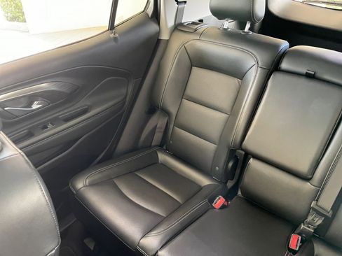 Used 2024 GMC Terrain SLT image 39