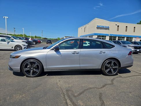 Used 2026 Honda Accord SE image 8