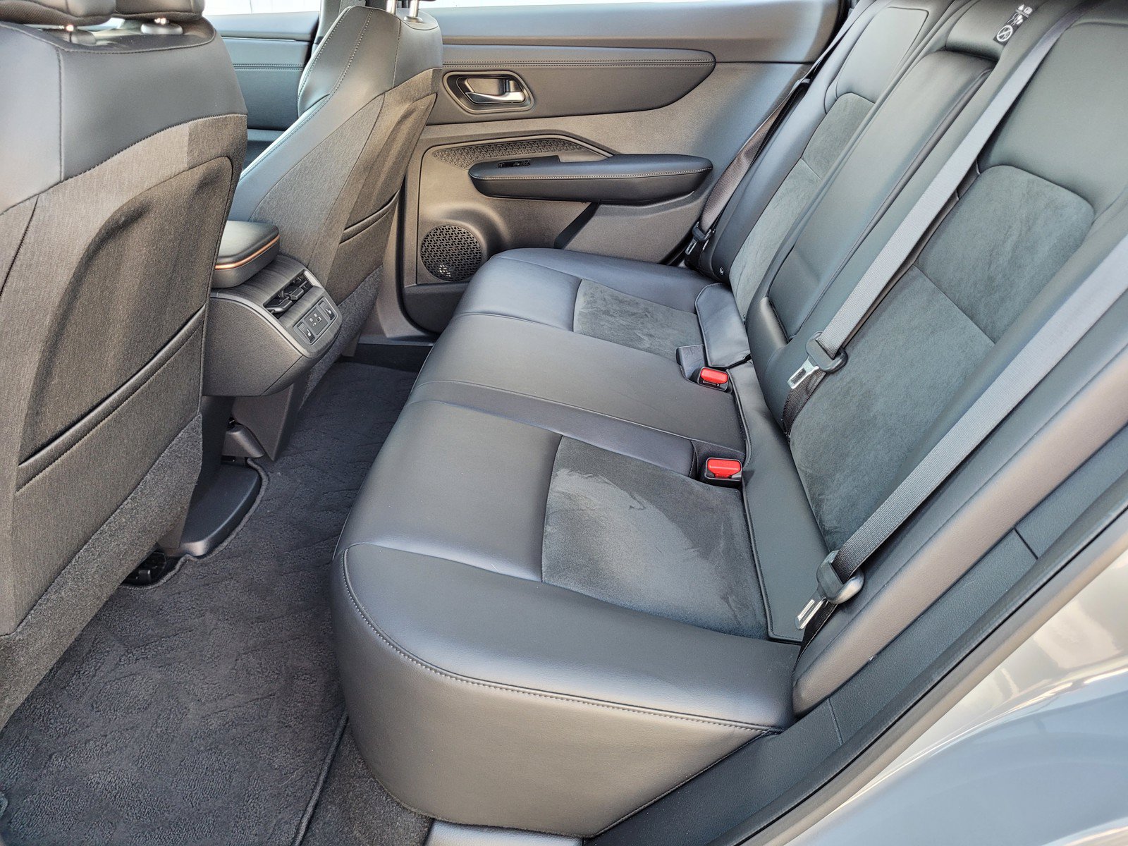 Certified 2024 Nissan Ariya FWD image 6
