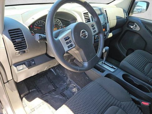 Used 2017 Nissan Frontier SV w/ SV Value Truck Package RWD image 9