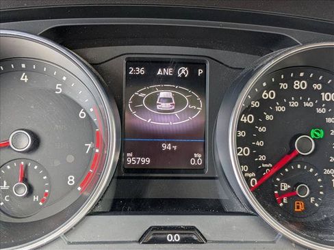 Used 2021 Volkswagen Tiguan SE w/ Panoramic Sunroof Package FWD image 11