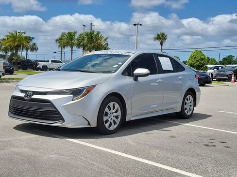 Used 2023 Toyota Corolla LE image 3
