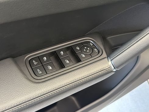 Used 2023 Porsche Cayenne AWD/4WD image 14