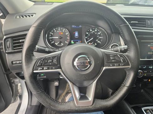 Used 2019 Nissan Rogue SV image 16