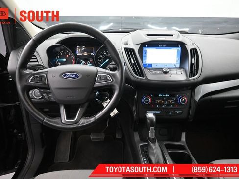 Used 2017 Ford Escape SE w/ Equipment Group 201A AWD/4WD image 11