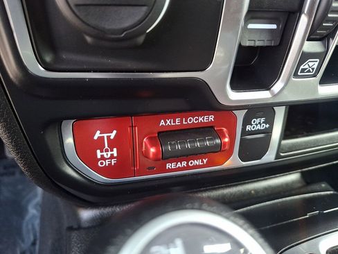 Used 2024 Jeep Wrangler Unlimited image 27