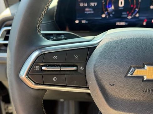 Used 2025 Chevrolet Traverse LT w/ Sun and Wheel Package FWD image 17