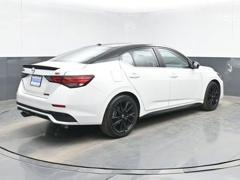 Used 2025 Nissan Sentra SR w/ SR Premium Package image 10