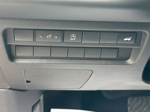 New 2026 Mitsubishi Outlander SE image 10