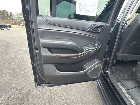 Used 2017 Chevrolet Suburban LT image 40