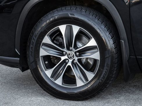 Used 2021 Toyota Highlander XLE image 66