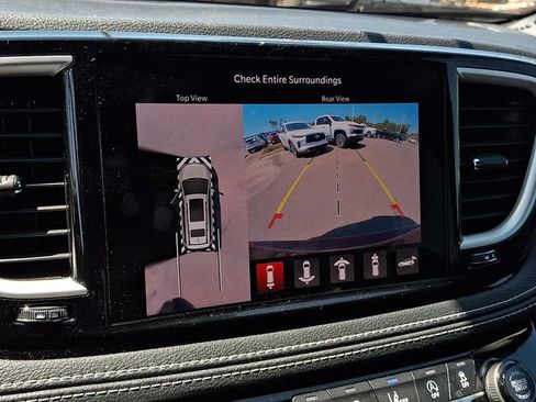Used 2022 Chrysler Pacifica Touring-L w/ Uconnect Theater Family Group AWD/4WD image 16