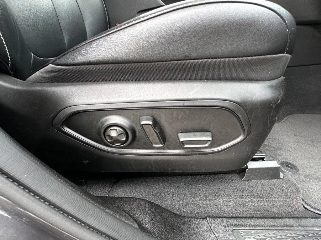 Used 2022 Jeep Grand Cherokee L Limited AWD/4WD image 13
