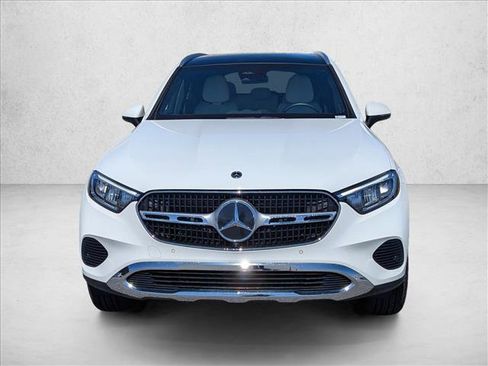 Used 2024 Mercedes-Benz GLC 300 image 2