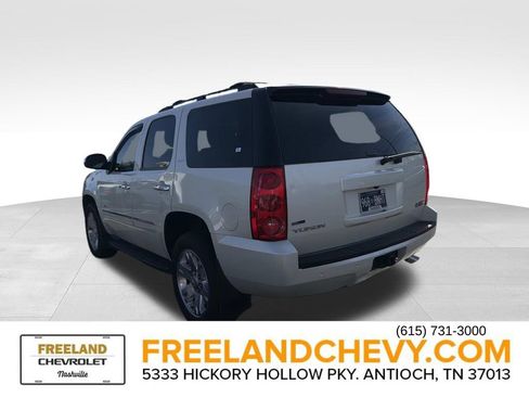 Used 2011 GMC Yukon SLT w/ SLT Chrome Package image 4