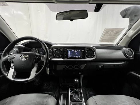 Used 2016 Toyota Tacoma SR5 w/ Towing Package RWD image 18