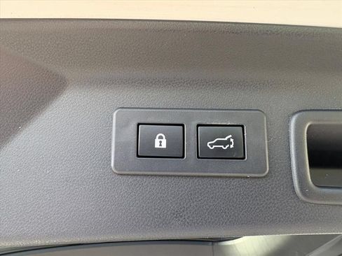 Used 2025 Subaru Forester Premium AWD/4WD image 24