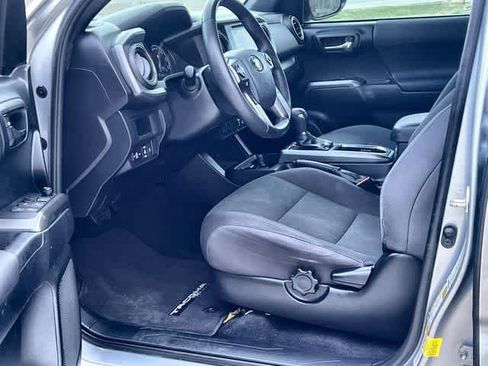 Used 2019 Toyota Tacoma TRD Off-Road w/ Technology Package image 3