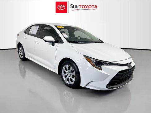 Used 2023 Toyota Corolla LE FWD image 1