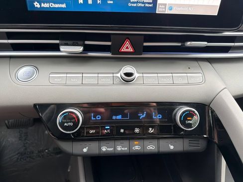 Certified 2025 Hyundai Elantra SEL FWD image 26
