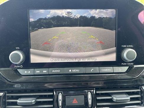 Certified 2025 Nissan Pathfinder SV w/ SV Premium Package FWD image 6