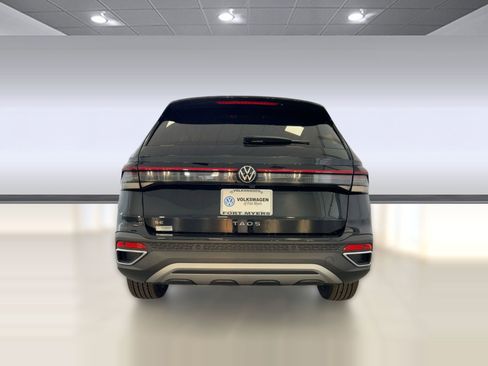 New 2026 Volkswagen Taos SE image 10