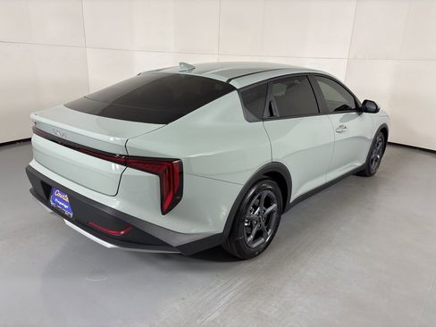 New 2026 Kia K4 LXS image 8