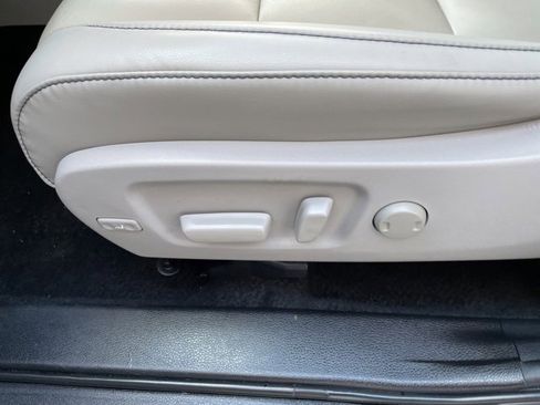 Used 2019 Toyota Highlander XLE image 17