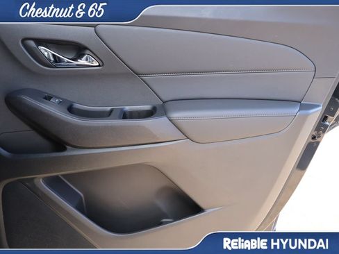 Used 2023 Chevrolet Traverse LT FWD image 12