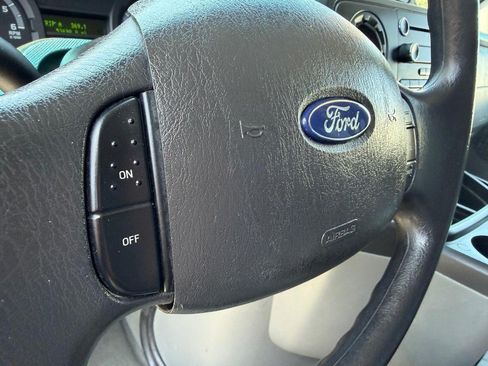 Used 2009 Ford E-350 and Econoline 350 Super Duty Wagon RWD image 21