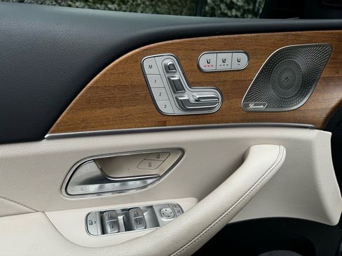 Used 2022 Mercedes-Benz GLS 450 4MATIC image 9