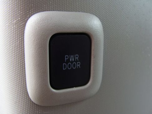 Used 2019 Toyota Sienna XLE w/ XLE Navigation Package FWD image 34