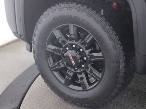 Used 2025 GMC Sierra 2500 AT4 w/ AT4 Premium Plus Package AWD/4WD image 13