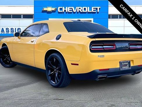 Used 2018 Dodge Challenger SXT w/ Blacktop Package RWD image 3