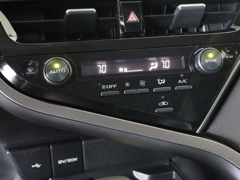 Used 2024 Toyota Camry XLE w/ Navigation Package AWD/4WD image 18
