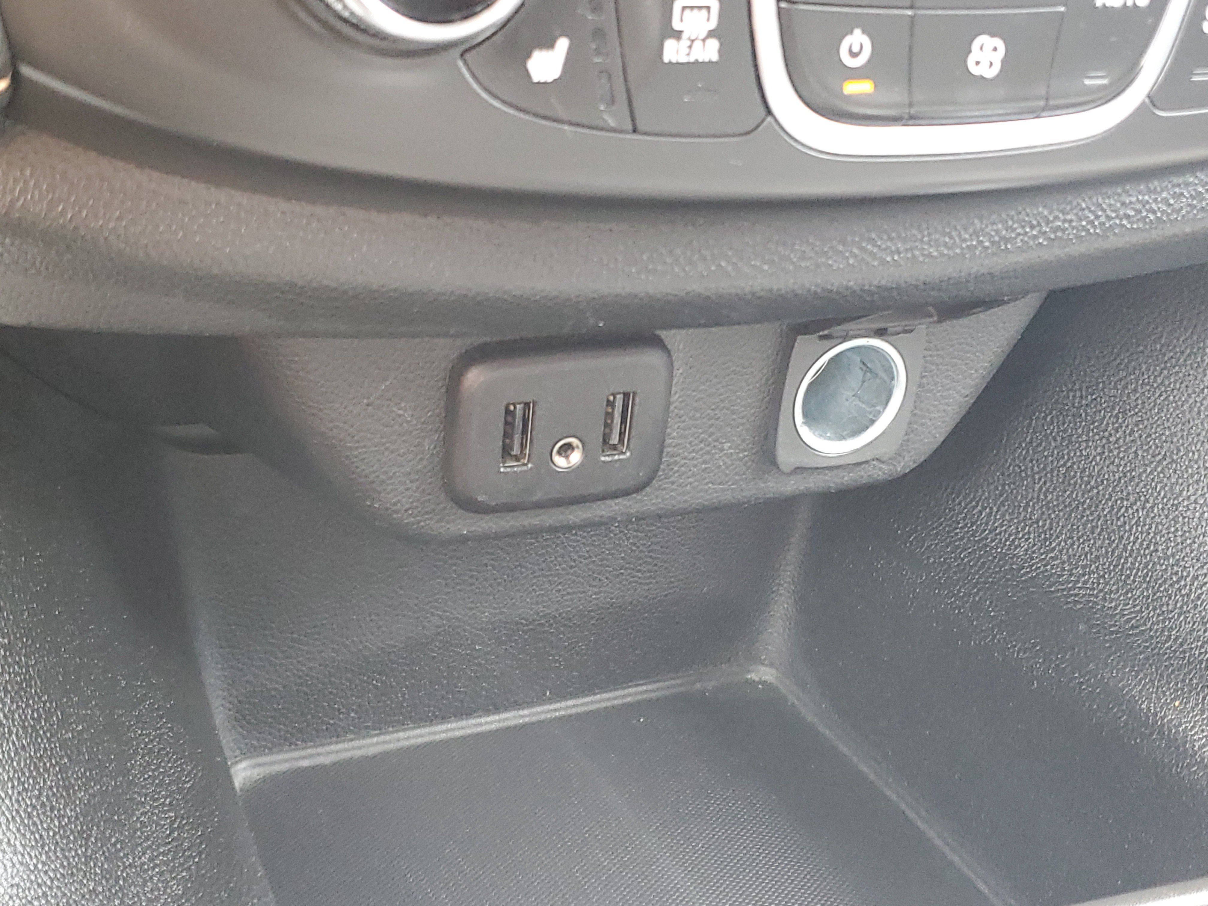 Used 2020 Chevrolet Traverse LT FWD image 31