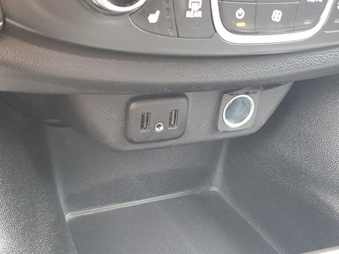 Used 2020 Chevrolet Traverse LT FWD image 31