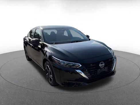 Used 2025 Nissan Sentra SV FWD image 3