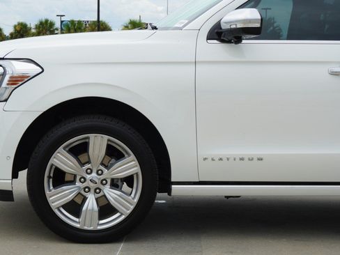 Used 2024 Ford Expedition Platinum AWD/4WD image 10