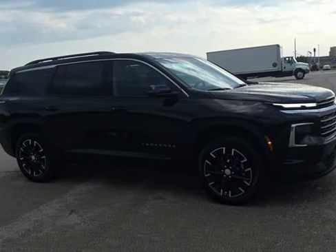 Used 2026 Chevrolet Traverse LT w/ Sun and Wheel Package FWD image 9