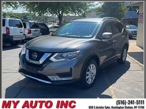 Used 2018 Nissan Rogue SV AWD/4WD image 9