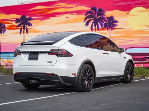 Used 2023 Tesla Model X Plaid image 7