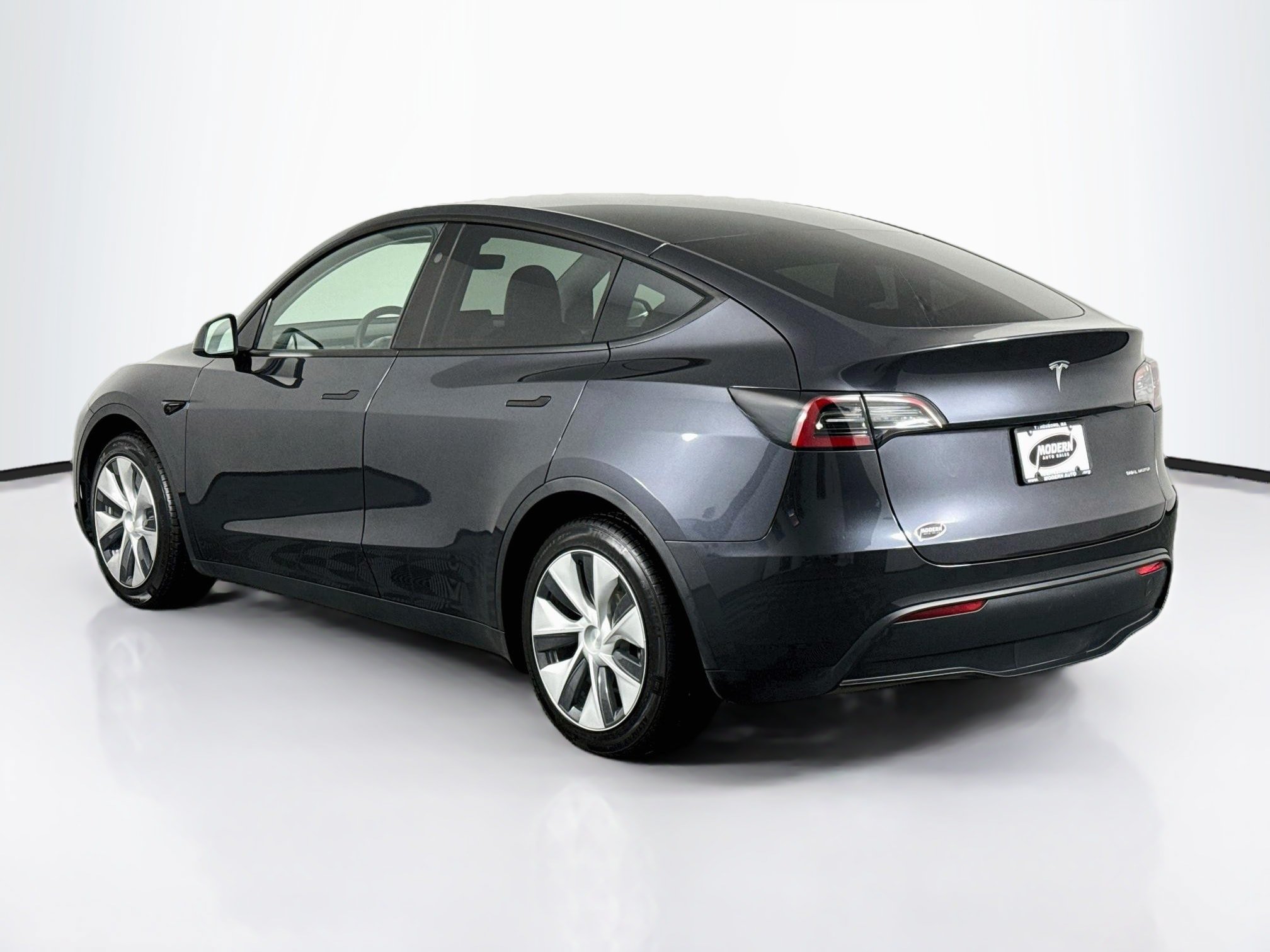 Used 2024 Tesla Model Y Long Range AWD/4WD image 13