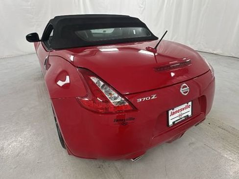 Used 2017 Nissan 370Z Touring image 5