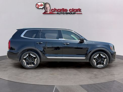 Used 2023 Kia Telluride S w/ S Sunroof Package FWD image 6