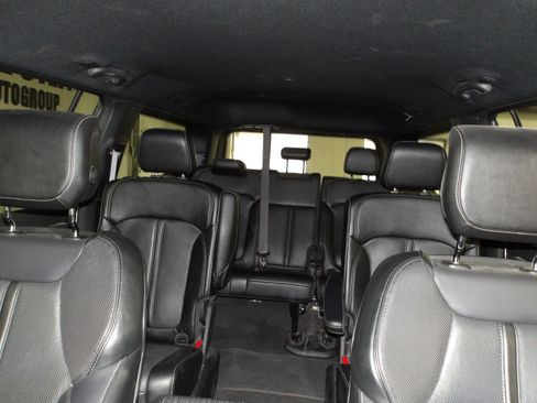 Used 2024 Jeep Wagoneer Series II w/ Flexible Seating Group AWD/4WD image 9