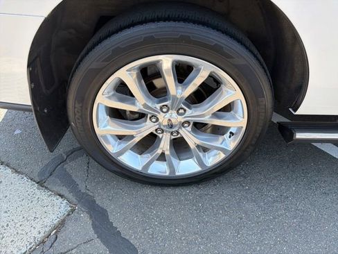 Used 2018 Ford Expedition Limited w/ Equipment Group 302A AWD/4WD image 31